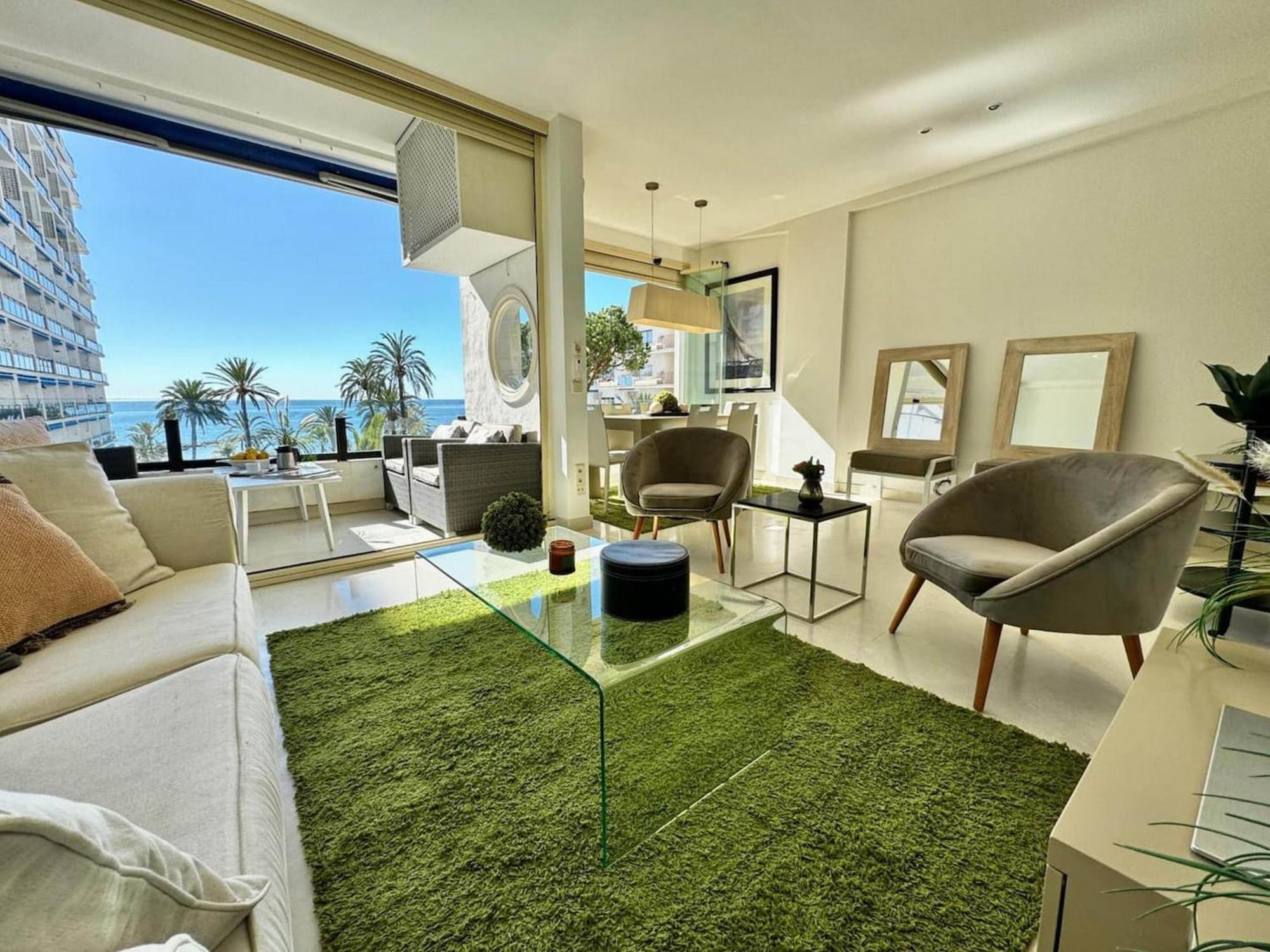 Sea View Apartment *