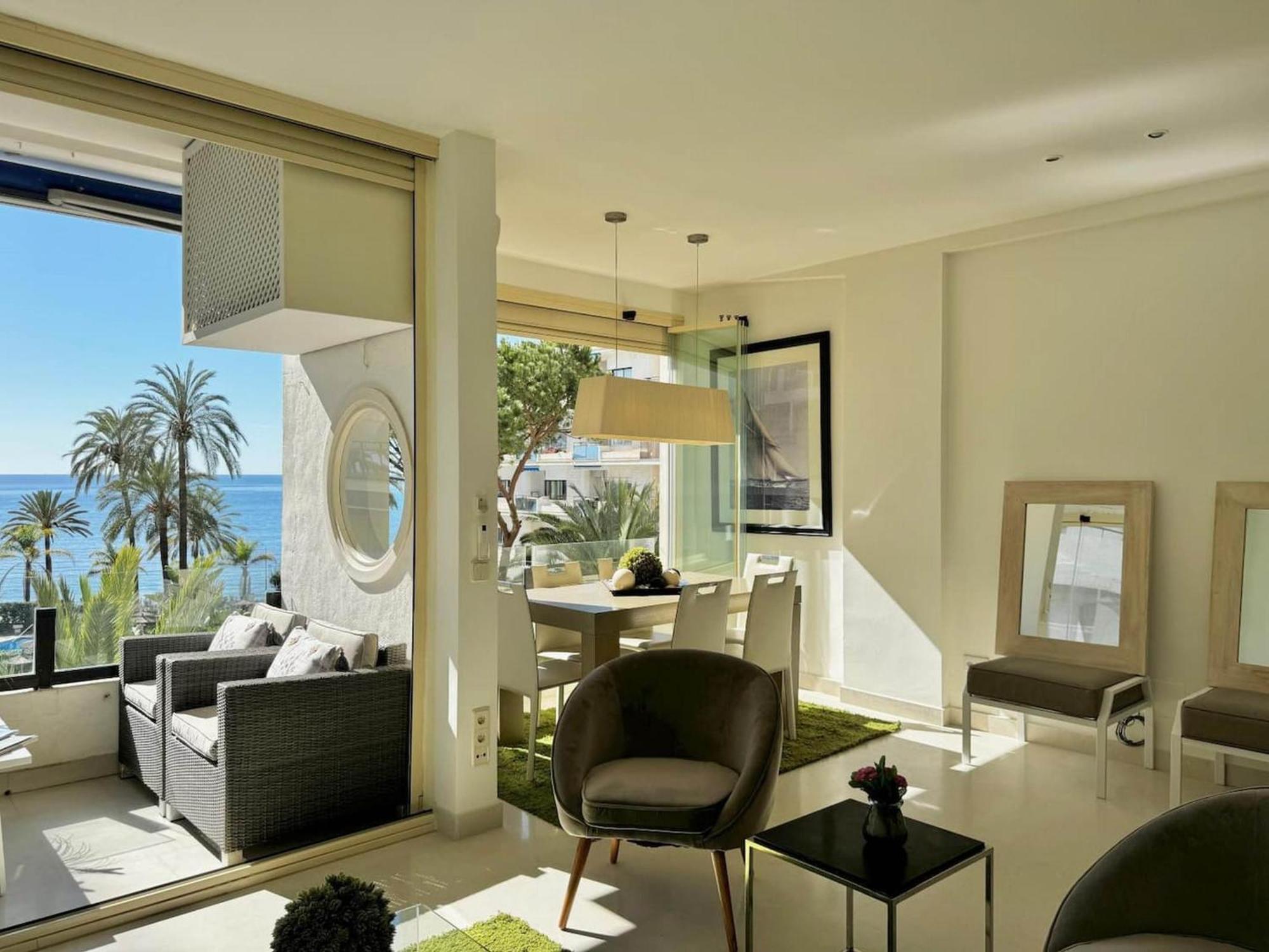 Sea View Apartment *